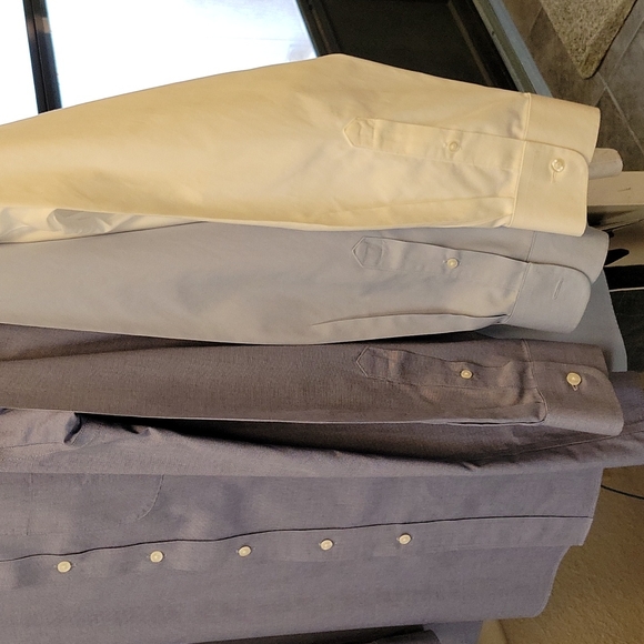 Already SOLD: 3 Shirt Wardrobe 👔 - Picture 7 of 11